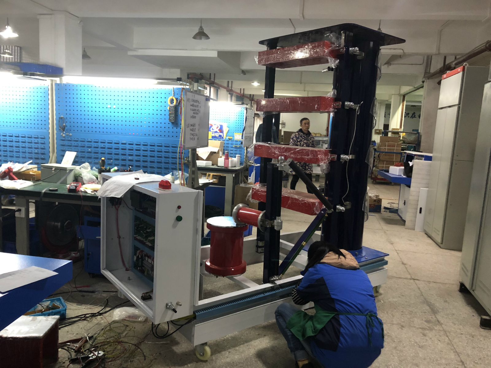 雷電沖擊電壓發(fā)生器試驗裝置試驗現場 雷電沖擊電壓發(fā)生器試驗裝置試驗現場